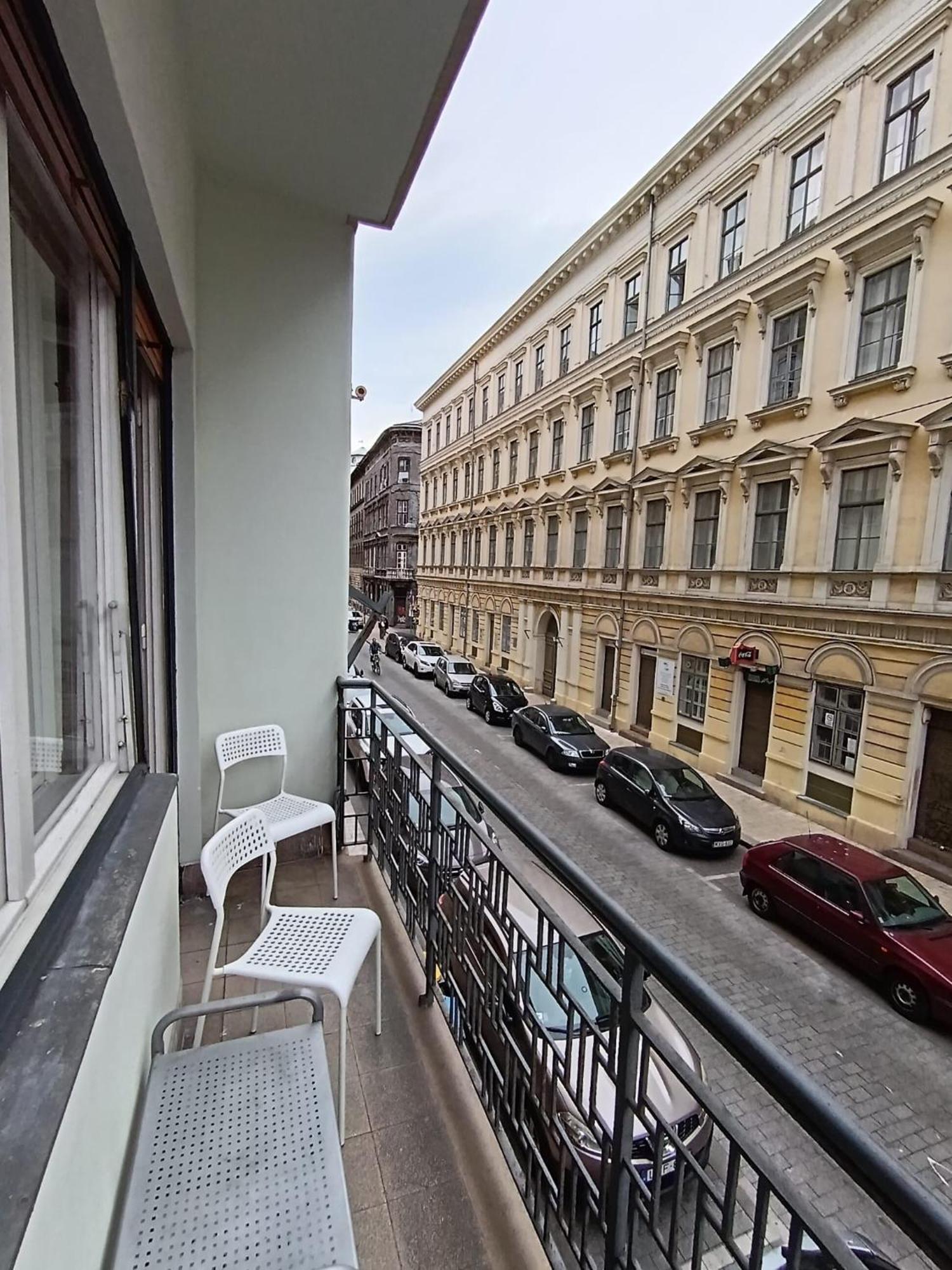 Studio With Terrace In Heart Of The City Budapesta Exterior foto